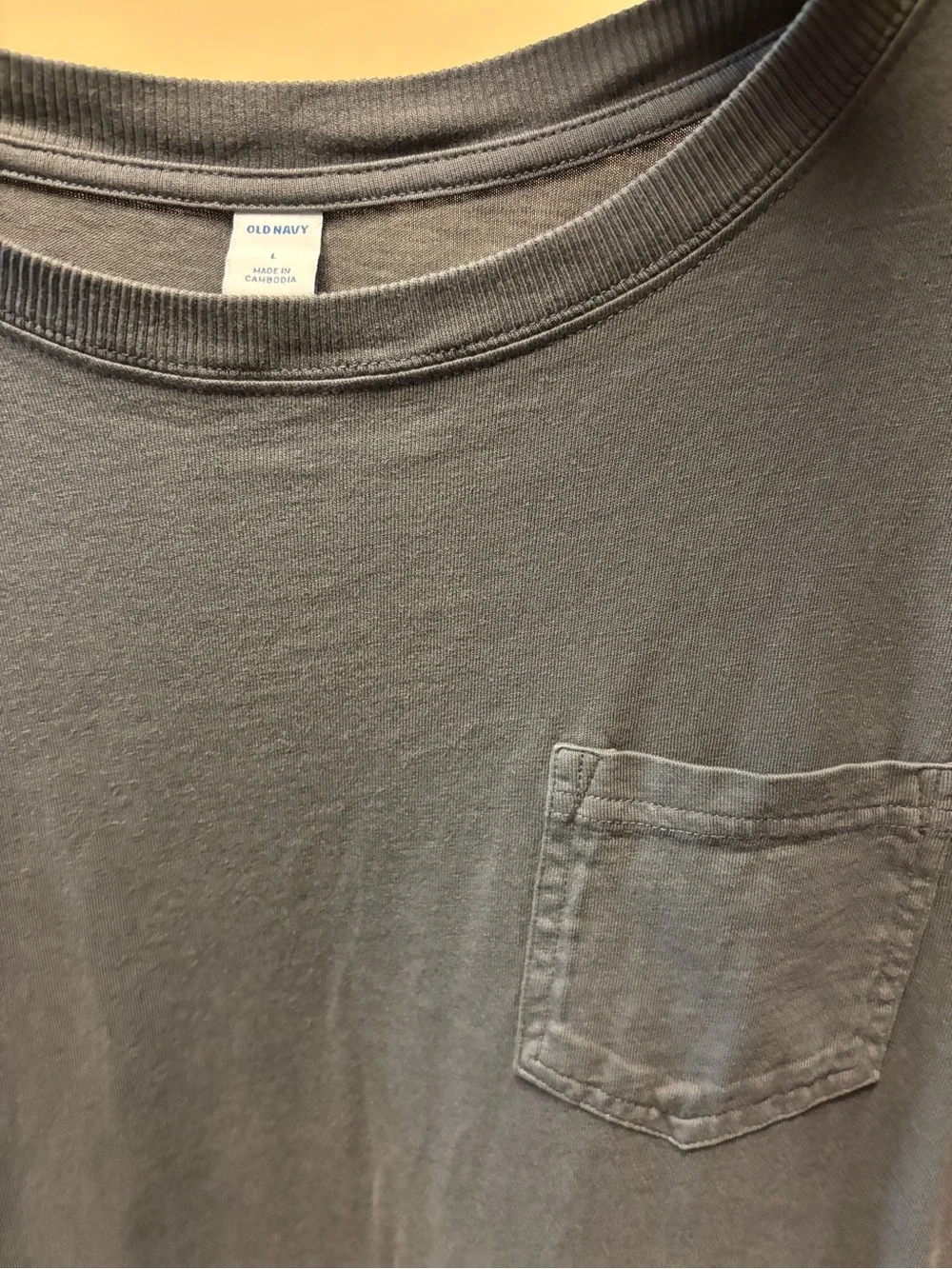 Old Navy Short Sleeve Pocket Tee in Washed gray - Large